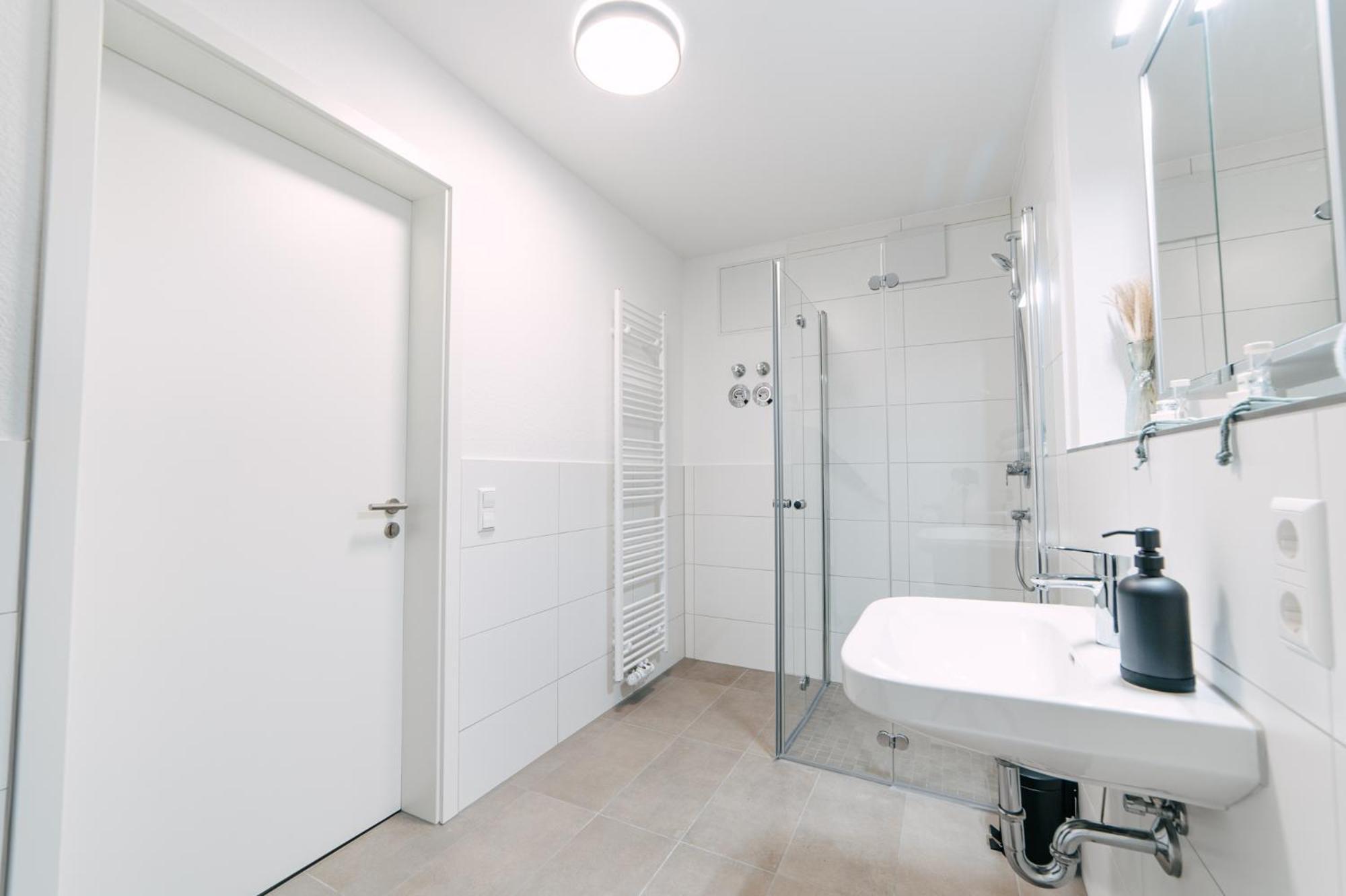 Zentrahome - Balkon Outlet Zentral Smarttv Business Metzingen  Kültér fotó